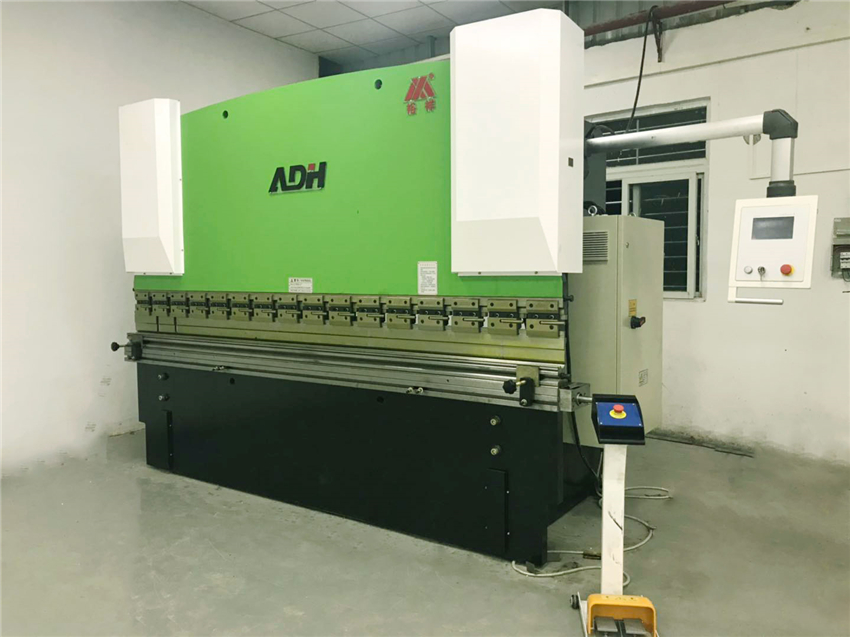 折彎?rùn)C(jī) 折彎?rùn)C(jī)