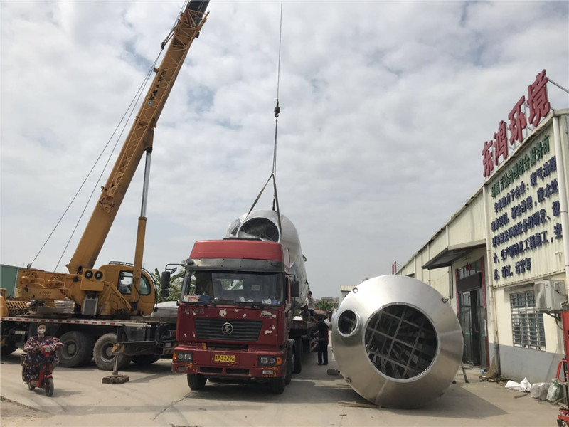 第二車吊裝噴淋塔 第二車吊裝噴淋塔